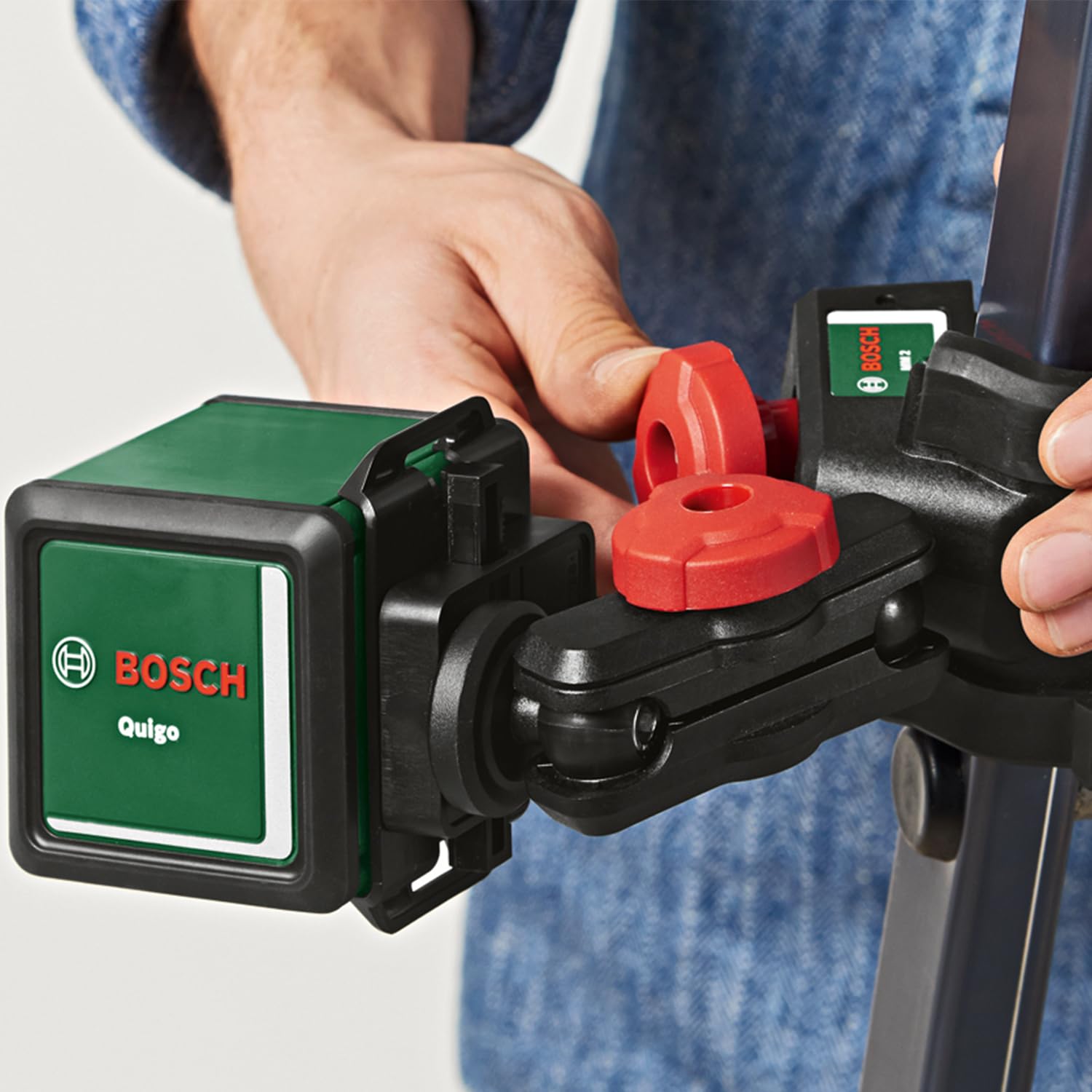 Bosch Home and Garden laser lignes Quigo avec pince universelle MM 2 (alignement facile et précis avec positionnement flexible de l’outil grâce à la pince, livré dans un carton)