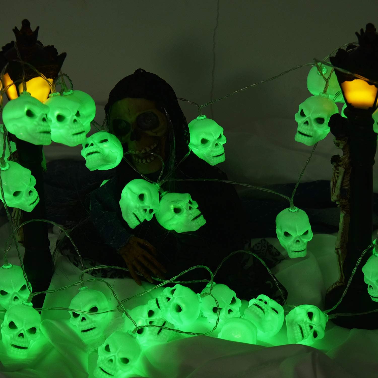 ILLUMINEW 30 LED Halloween Skull String Lights, Battery Operated 8 Modes Fairy Lights with Remote, 16.4ft Waterproof Halloween Decoration Lights for Outdoor Indoor Party (Green)