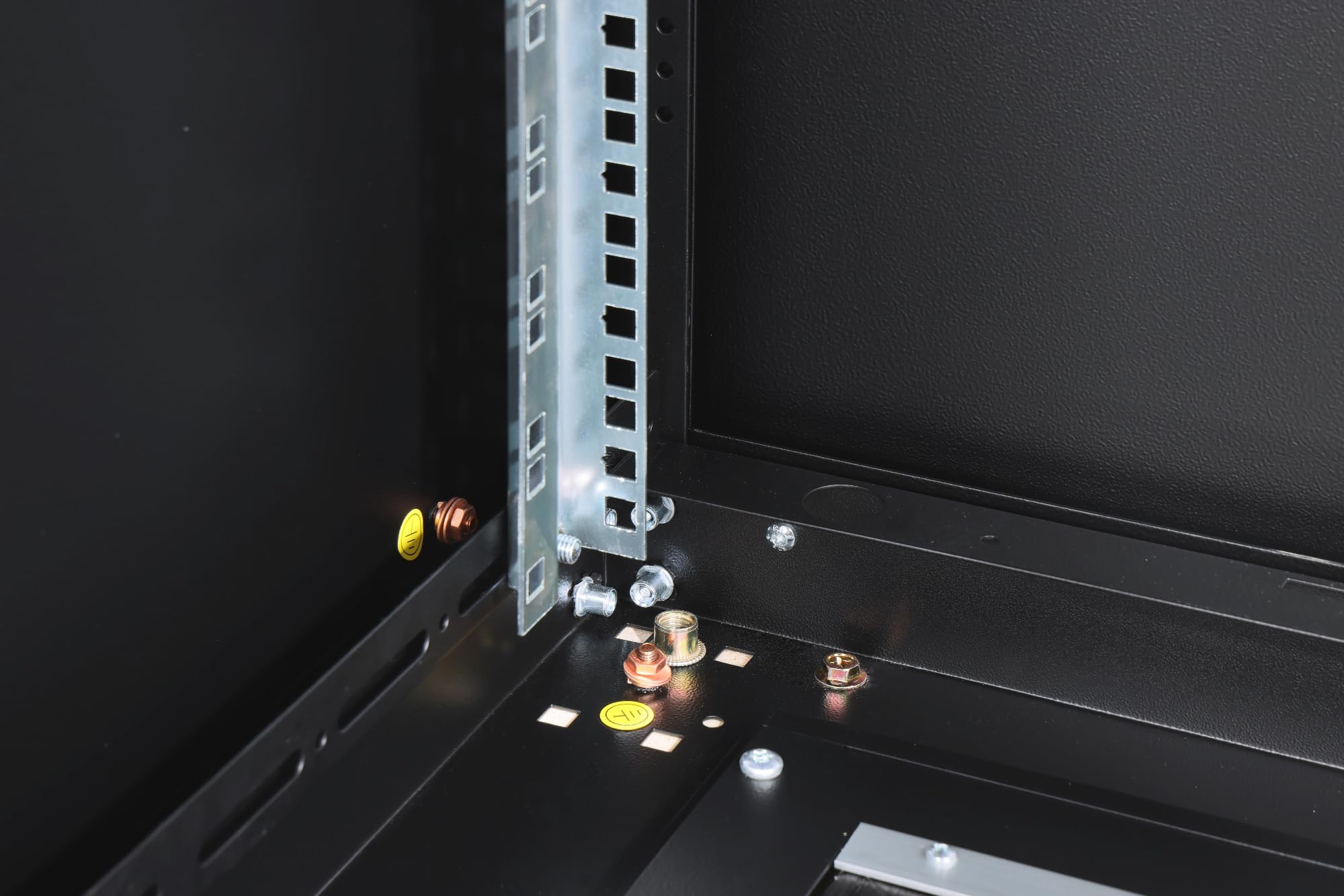 DIGITUS Armadio di rete – Rack da 19 pollici – 22U – 60x60 cm – Profondità utile 54,3 cm – Portata 1200 kg – Autoportante – Porta in vetro – Grado di protezione IP20 – Serie Unique – Nero