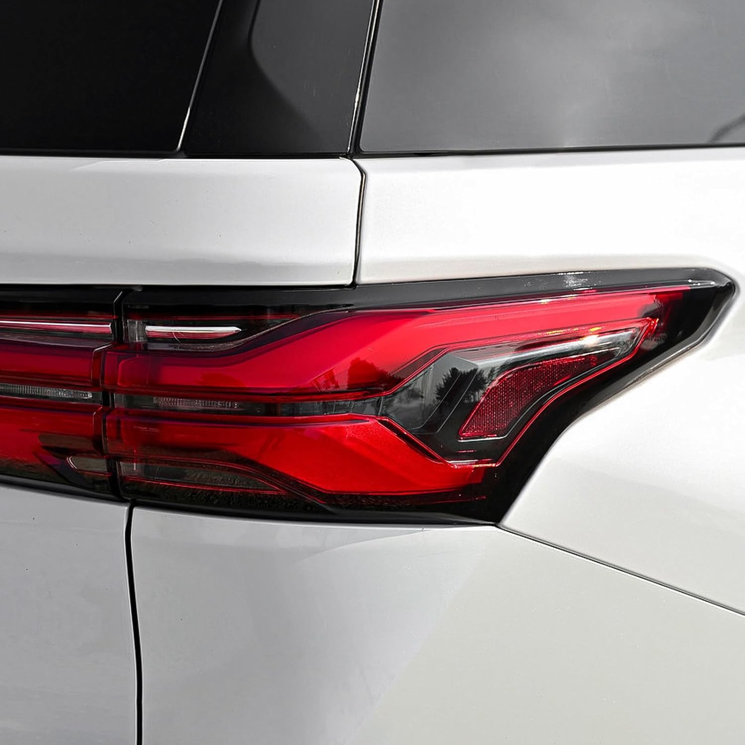 Huray Right LED Outer Tail Light Assembly Fit for Chevy Traverse 2022 2023 2024, RH Taillight w/Bulbs OE Style Tail lamp Rear Brake Lamp Replacement for 86785341 85133096 GM2805151 Passenger Side