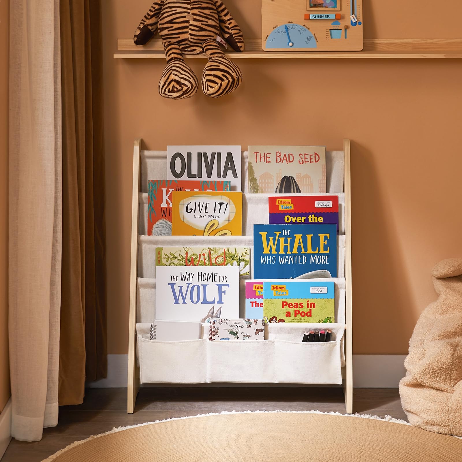 SoBuy Librería Infantil Montessori Estantería Libros Infantil con 4 Estantes y 3 Bolsillos de Tela Biblioteca para Almacenaje de Libros y Juguetes Natural 63x28x76cm KMB50-N