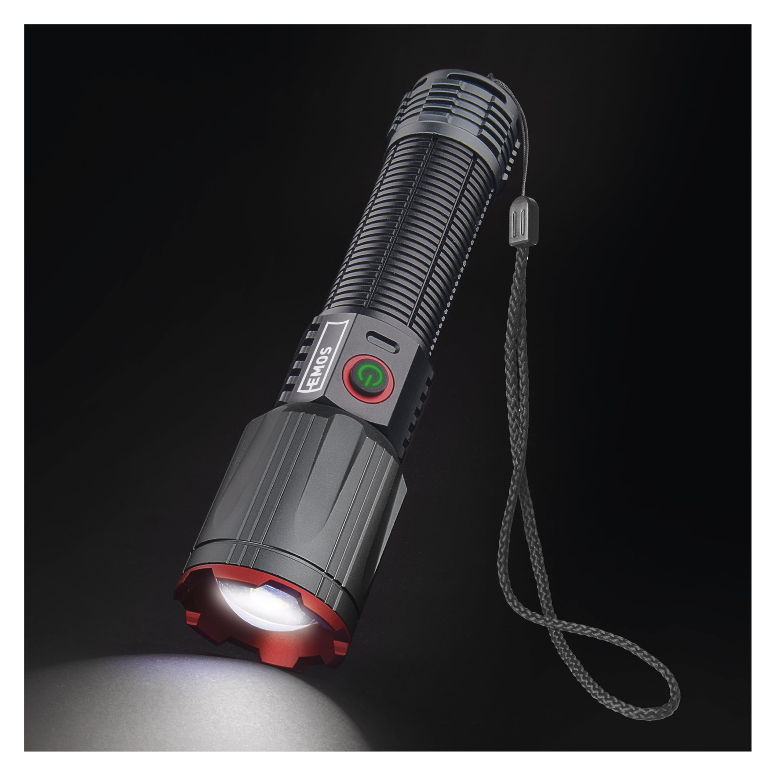 EMOS - LED-Metall-Taschenlampe mit Akku, Boost-Funktion, Powerbank und Zoom - wiederaufladbar, stoßbeständig, wasserdicht - superhell 3000lm, 300m - Handschlaufe - für Innen und Außen - schwarz-grau