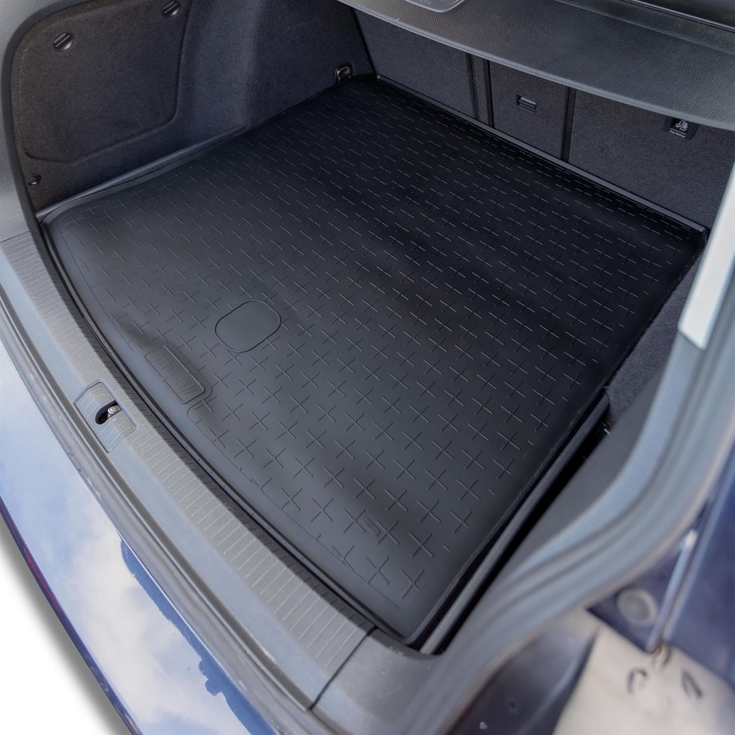 Travall Cargo Mat Liner Compatible with Volkswagen Golf Estate (2013-2020) Alltrack (2015-2020) TBM1102 - All-Weather Cargo Mat Rubber Trunk Mat Liner