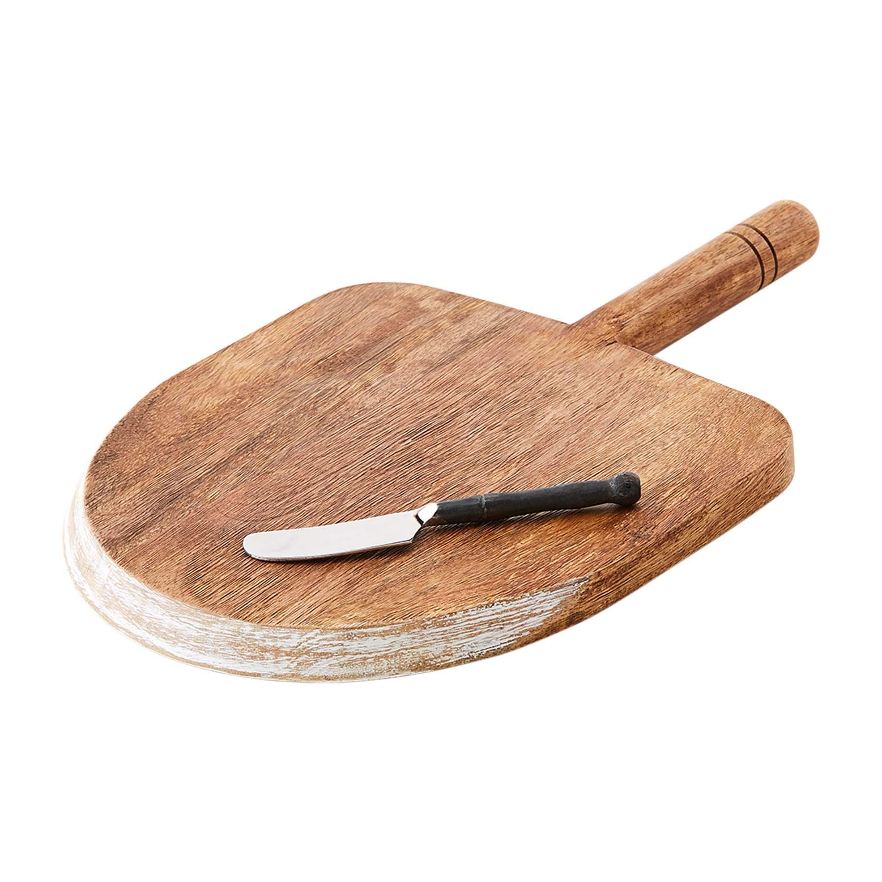 Lot de planches de paddle vieillées.