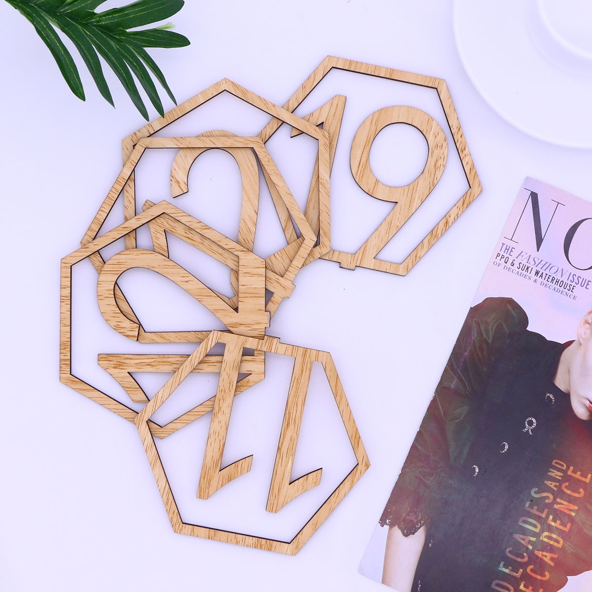 BESTOYARD Marque-Place Numéro de Table Hexagonale Bois 1-20, Déco Mariage Champêtre Réutilisable avec Socle, pour Banquet Anniversaire Baptême