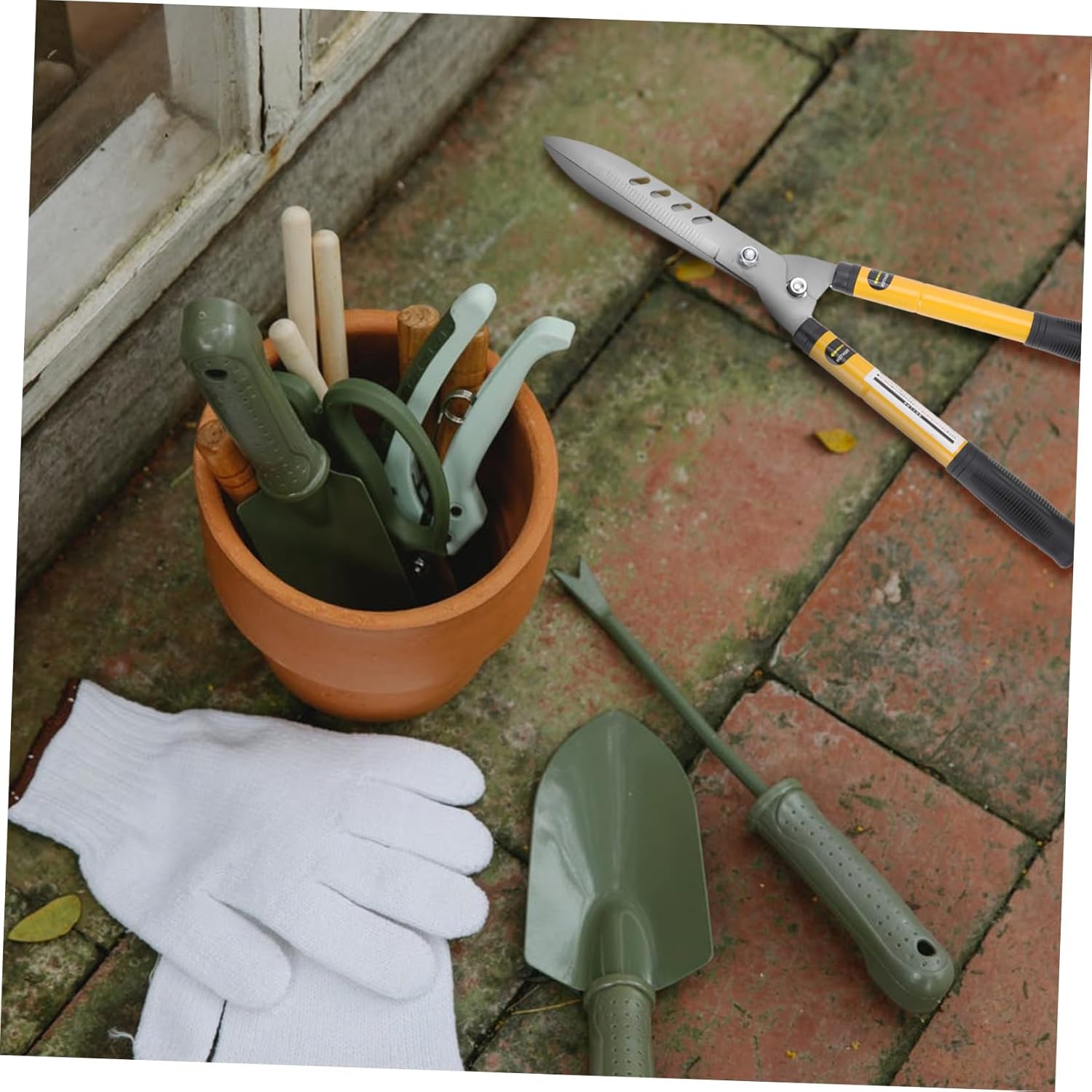 YARNOW Pruning Shear for Gardening Adjustable Garden Tool Telescopic Handle for Outdoor Branch Shearing and Trimming Heavy-Duty Manual Scissors