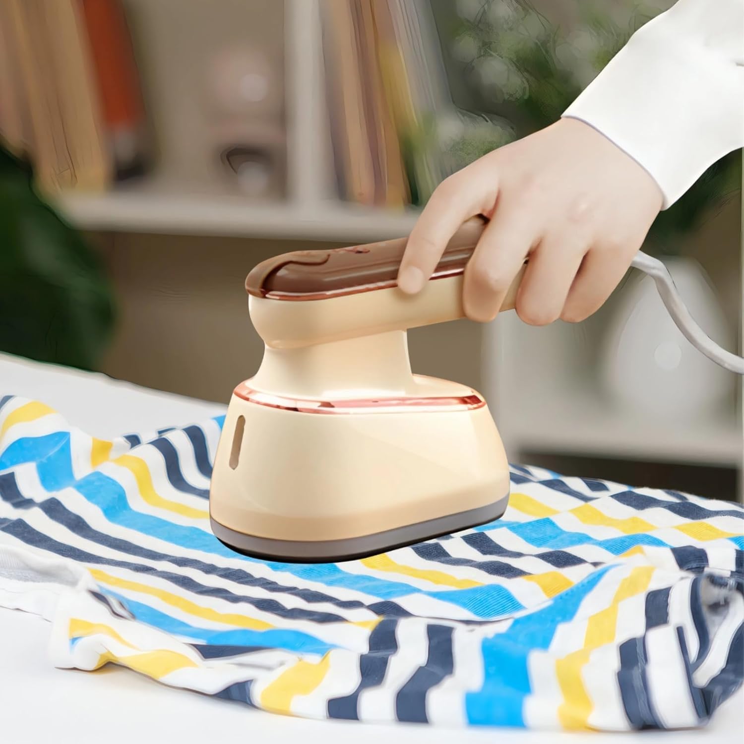 Generic Handheld Mini Steam Iron For Clothes, 1000W Portable Fabric Steamer, 0.9-1.3 L Capacity, 65 In Cord, One-Button Operation