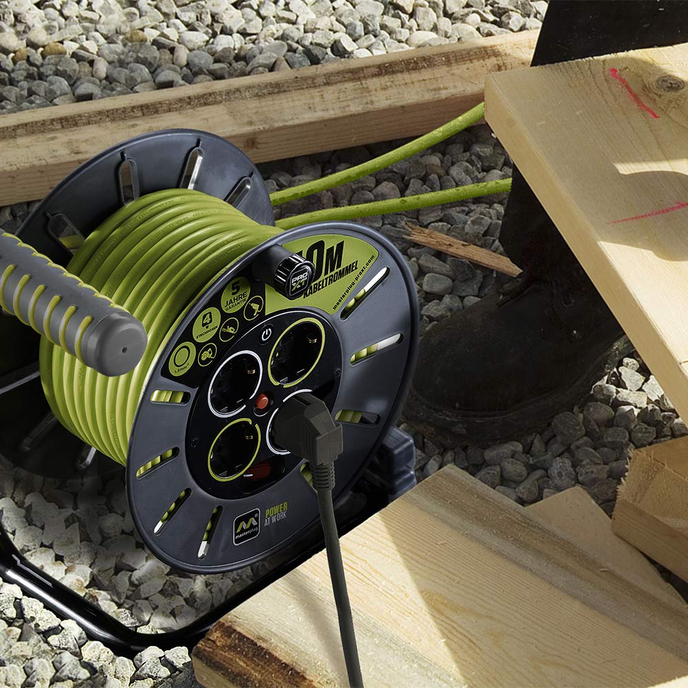 Masterplug Pro-XT Cavo di prolunga a quattro prese aperto con impugnatura di avvolgimento, taglio termico e interruttore di alimentazione, cavo ad alta visibilità da 50 metri
