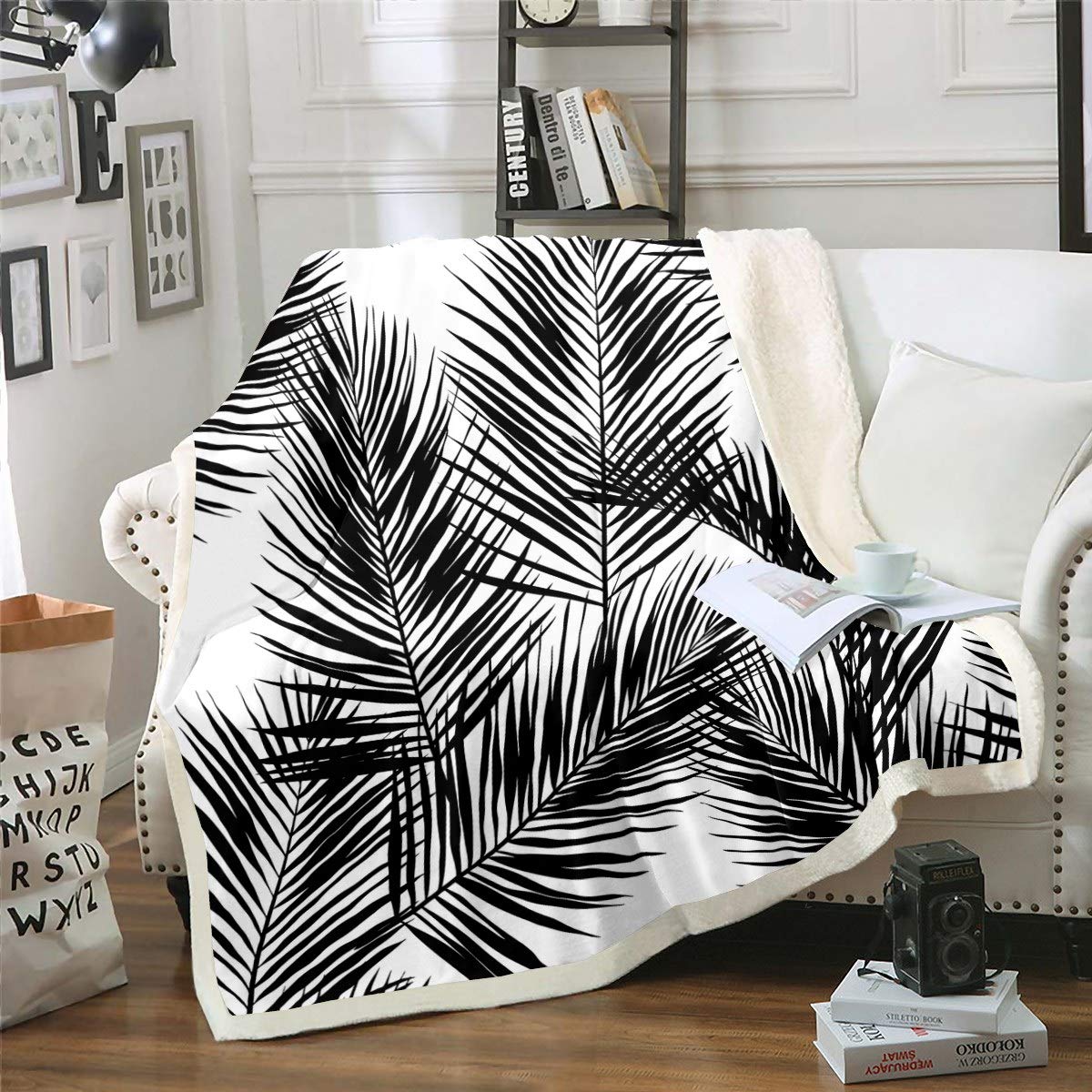Black Palm Leaf Plush Throw Blanket Palm Leaves Print Fleece Blanket Hawaiian Tropical Leaf Pattern Sherpa Blanket for Sofa Chair Couch Room Decor Black White Warm Fuzzy Blanket Double 60"x79"