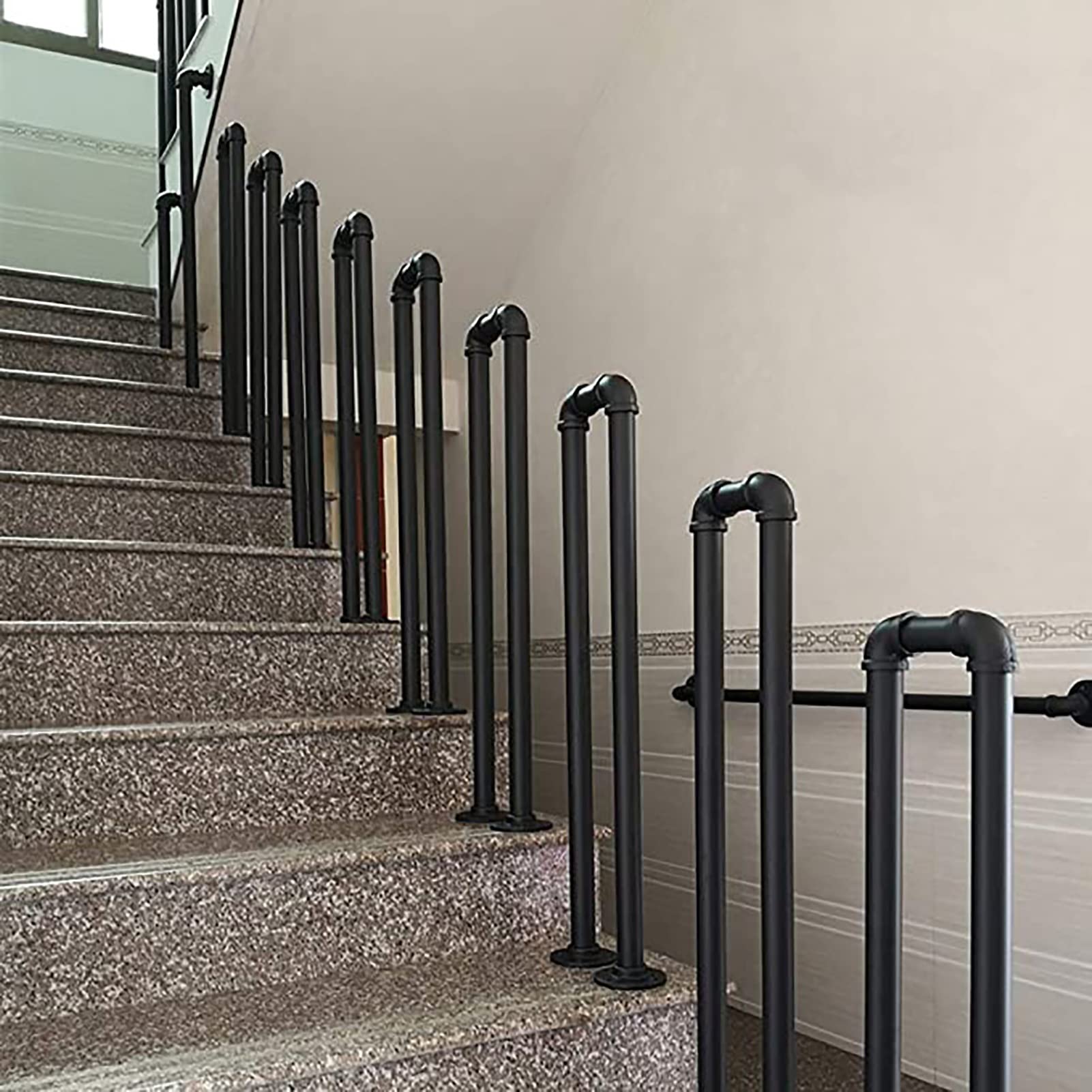 Main courante extérieure pour marche de jardin et terrasse en ciment ou bois
