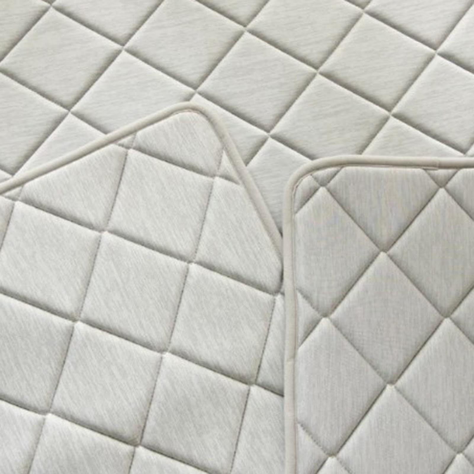 Cooling Pad Dog, Ice Silk Mat, 35 x 50 cm Washable Pet Bed with Breathable Fabric, Crate Insert with Non Slip Base, Indoor Outdoor Travel Accessory Cooling Comfort, Summer Supplies for Puppies
