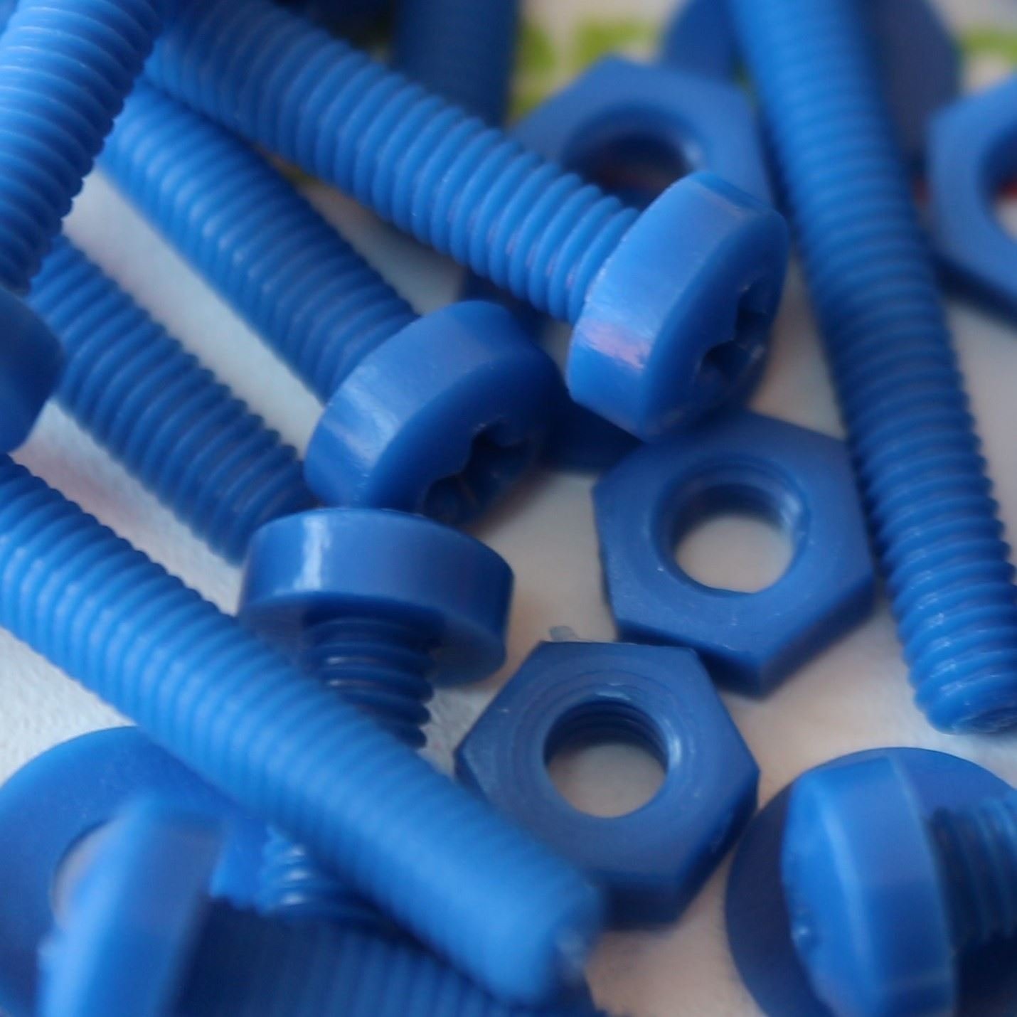 20 x Blue Pan Head Screws Polypropylene (PP) Plastic Nuts and Bolts, M3x20mm, Washers, (3/32 x 25/32 in)