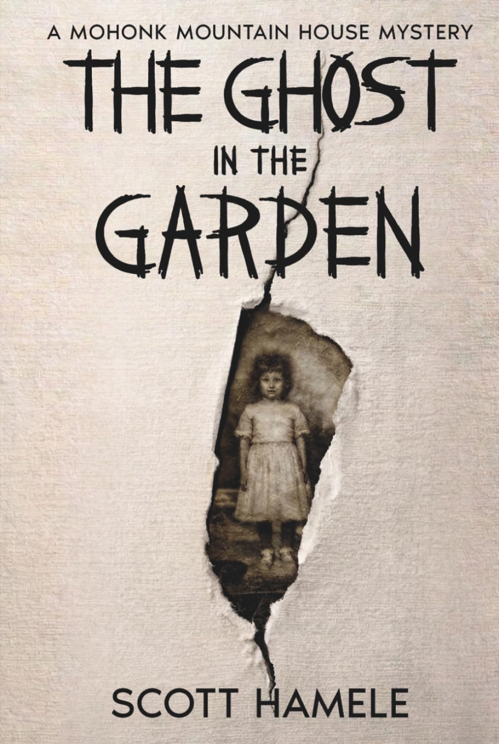 The Ghost in the Garden: A Mohonk Mountain House Mystery (Echoes in the Lobby: Historic Hotel Mysteries of America’s Hidden Past)