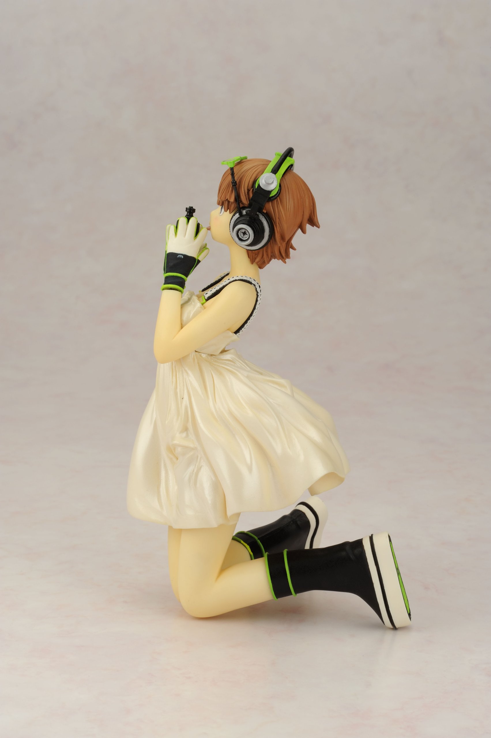 Amazon | 村田蓮爾 ヘッドフォン少女 (1/7スケール PVC製塗装