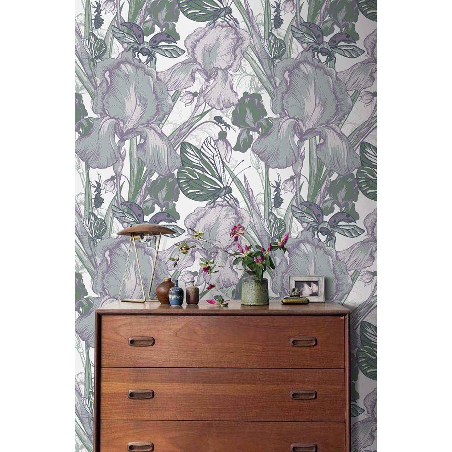 Papier peint latex pour rénover un mur abîmé ou relooker un meuble avec motif floral vintage