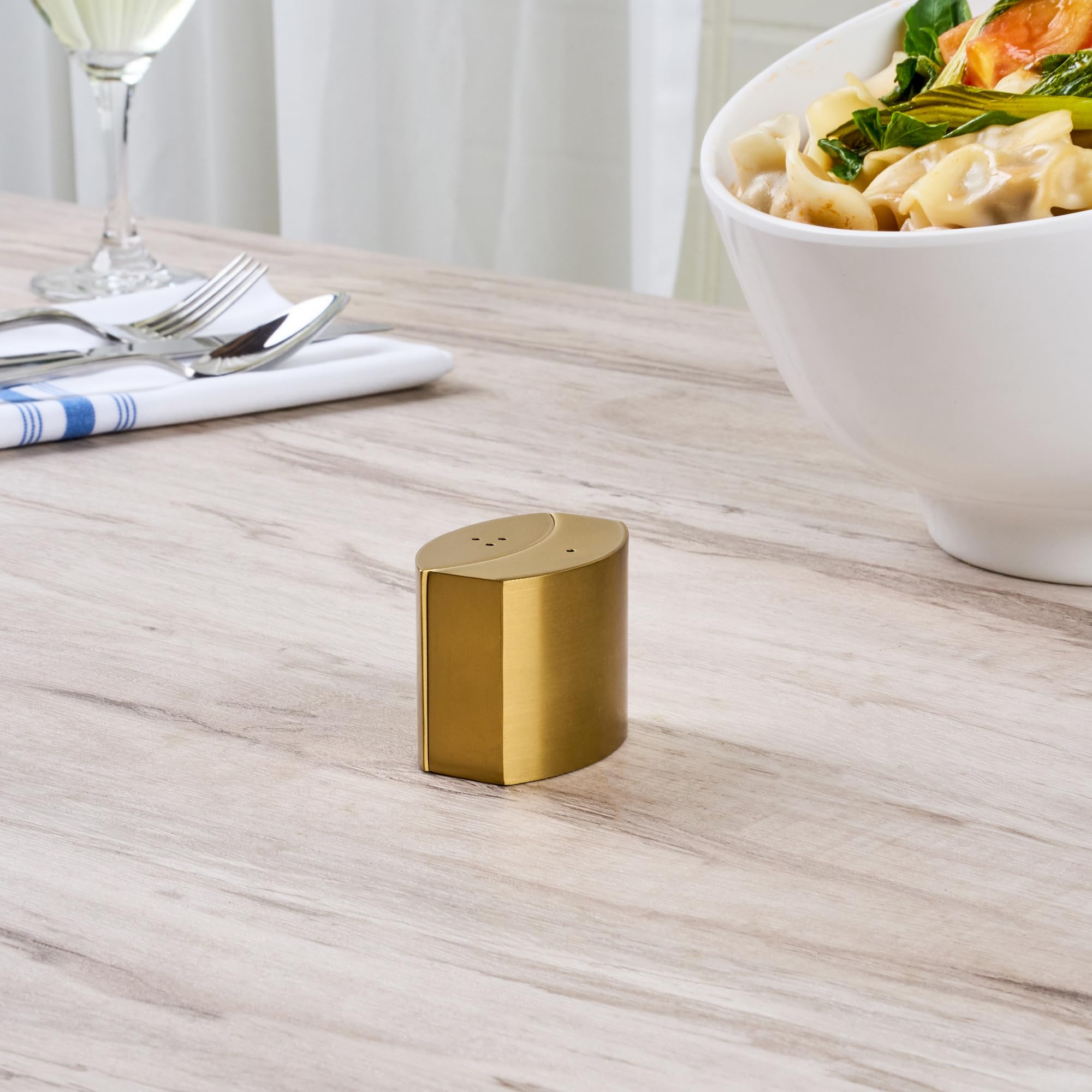 Restaurantware -RW Base - Juego de salero y pimentero de 2 onzas, 1 juego de sal y pimentero duradero, apto para lavavajillas, recargable, kit de sal y pimienta de acero dorado para restaurantes o