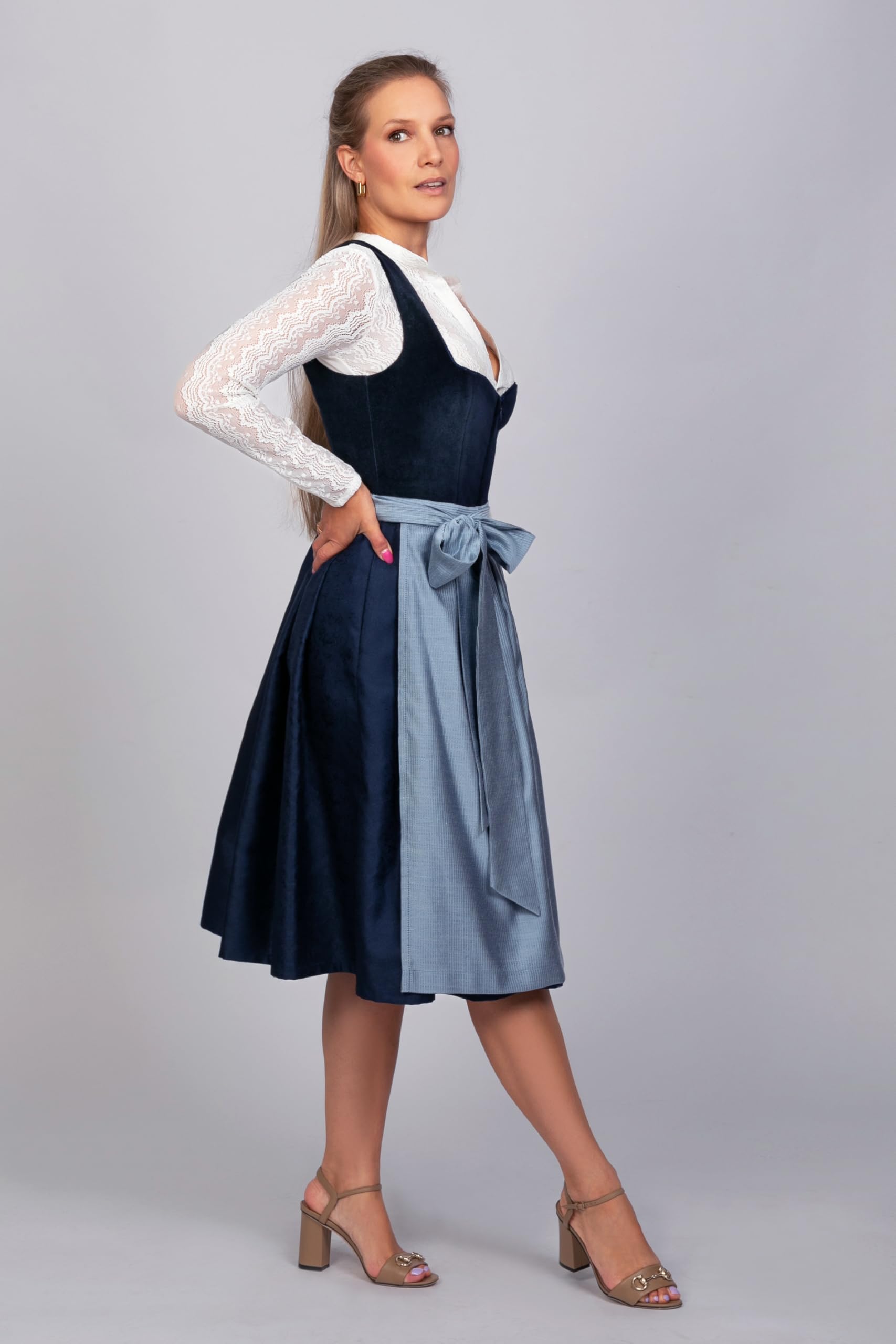 Edelnice Trachtenmode Exklusives Designer Midi Dirndl Luna Samt blau inkl. Dirndlschürze