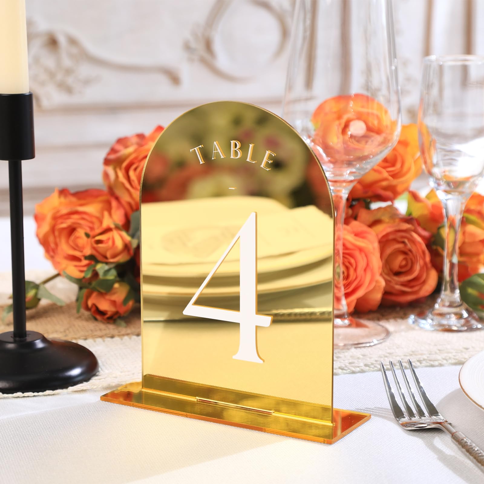 UNIQOOO Números de mesa de boda con arco de espejo dorado con soportes del 1 al 20, carteles y soportes acrílicos de 5 x 7 pulgadas, paquete de 20, perfecto para centro de mesa, recepción, decoración
