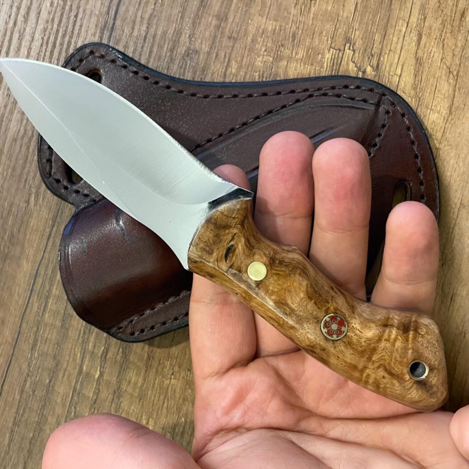 Couteau d'extérieur avec étui en cuir, couteau de survie tranchant, Couteau d'extérieur forgé d'une seule pièce en acier à haute teneur en carbone