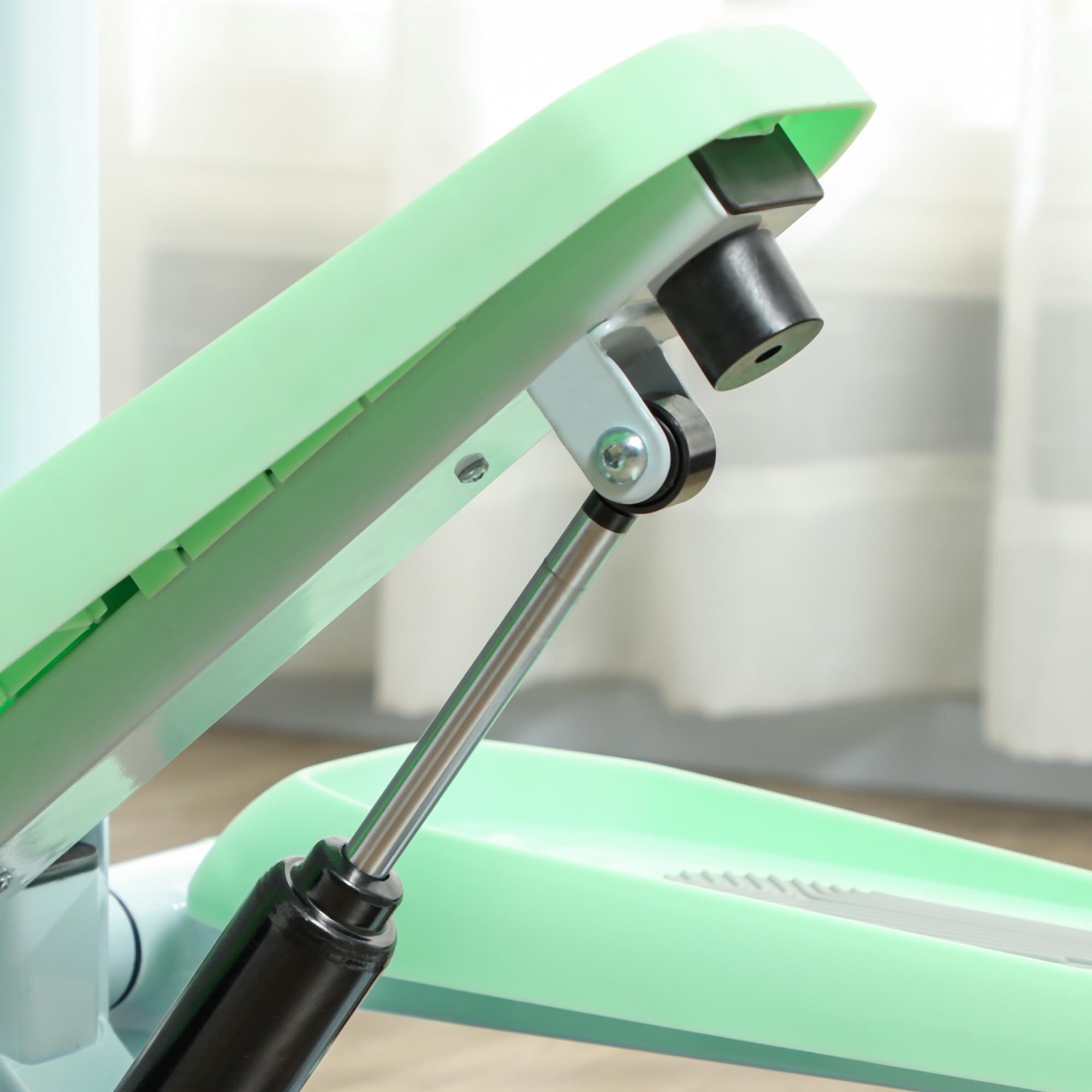 SPORTNOW Stepper con Manubrio Regolabile su 3 Livelli, Gradino Regolabile, Monitor LCD e Piedini Antiscivoli e Regolabili, Stepper Fitness Casa in Acciaio e ABS, 48x38x108-118 cm, Bianco e Verde
