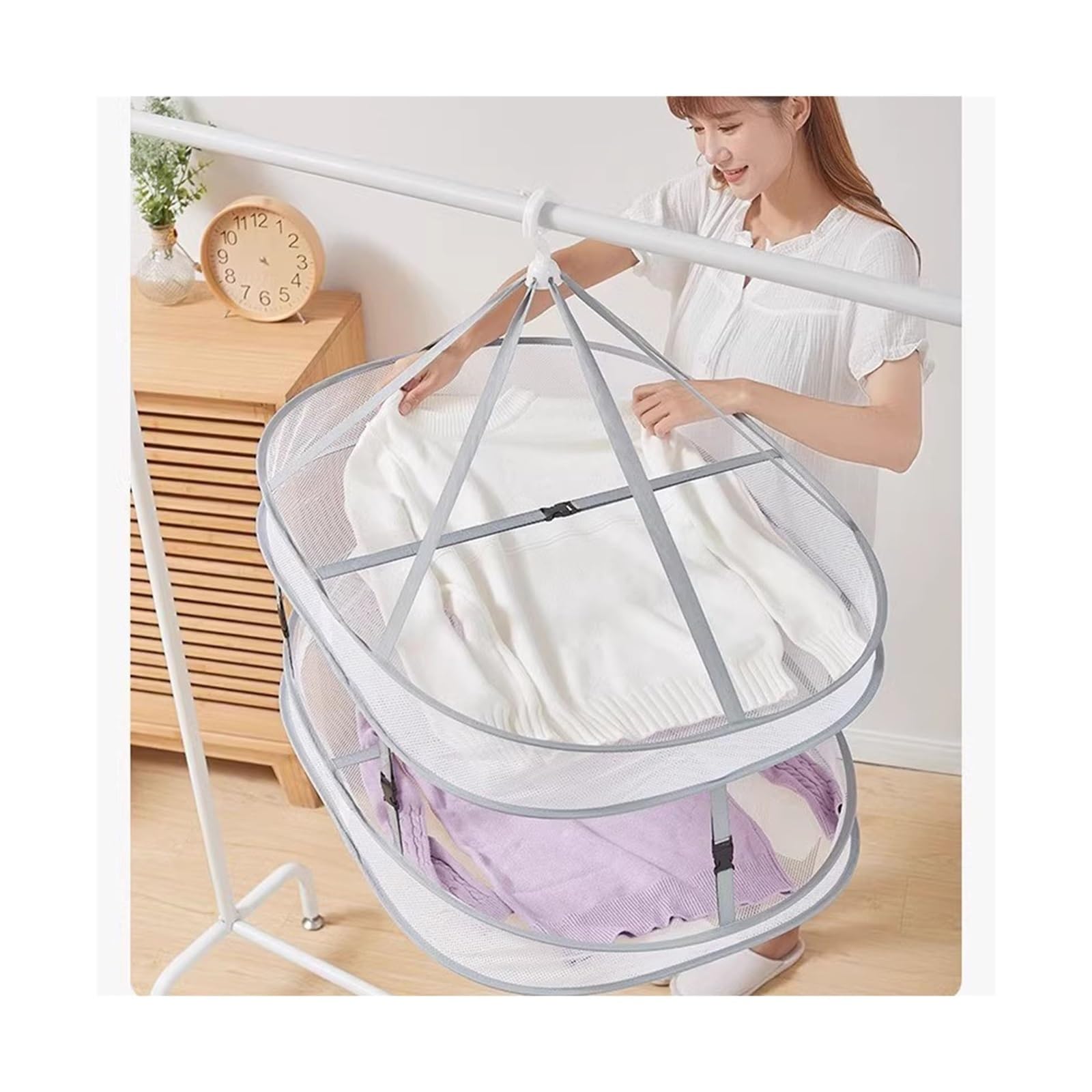 Sac en maille de séchage pour suspendre le linge fragile sur le balcon