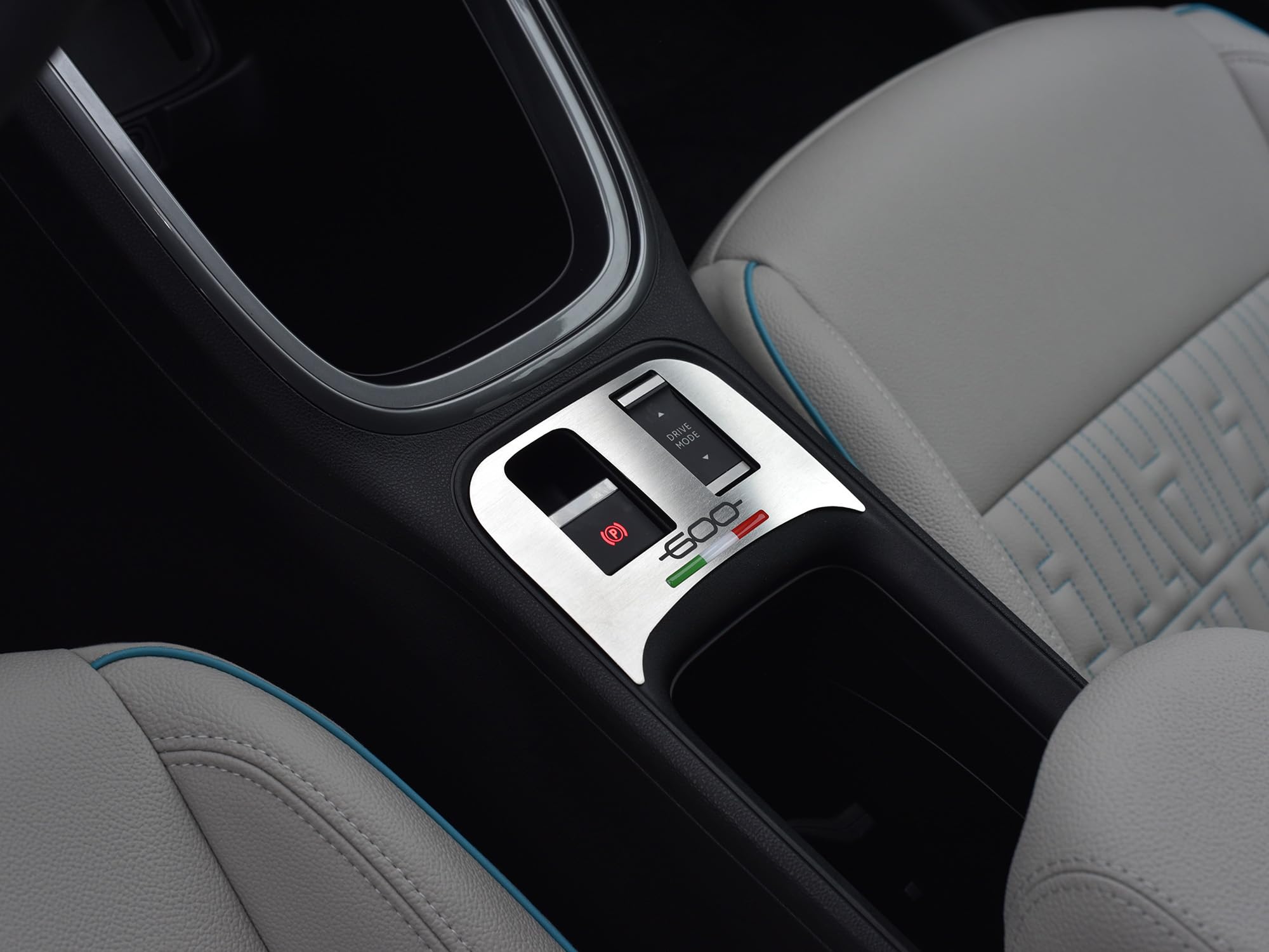 Copertura In Acciaio per Fiat.600 600e | Decorazione per Console Centrale | 1 Pezzo Inox Elettrica Hybrid RED (RED) LA PRIMA 600 Accessori Tuning Kit Ricambi