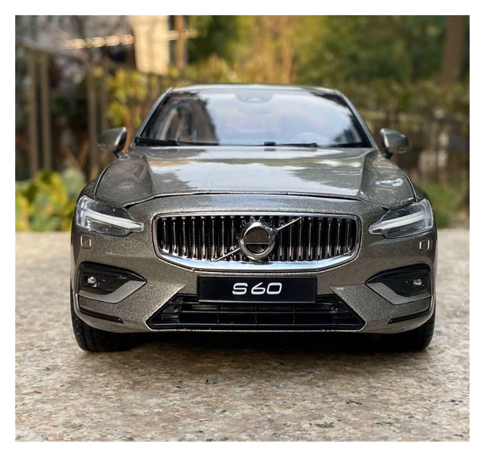 Amazon | ミニカー スケール 1 18 ボルボ S60 合金ダイキャスト