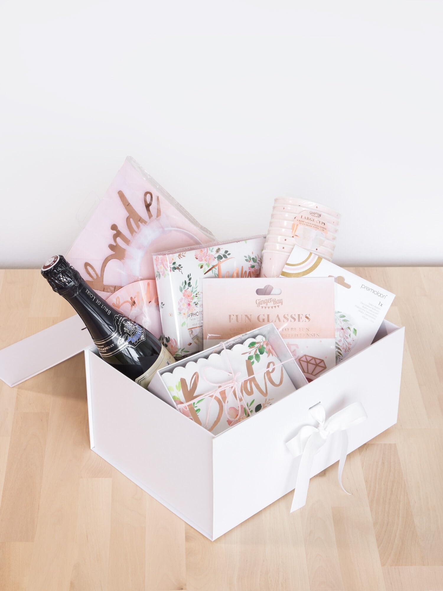 Braut Geschenk Hochzeit – Bride to Be Geschenkbox mit Brautschärpe, Schleier Haarreif, Fotoalbum, Partybrille, Sekt, Partybechern & Folienballon – JGA Deko, Hochzeitsgeschenk