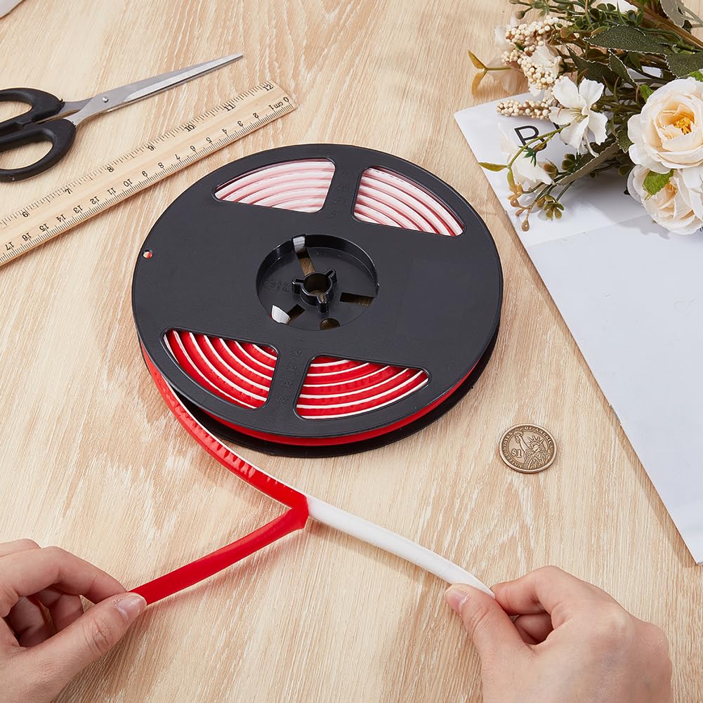 GORGECRAFT Nastro Adesivo Piastrelle in Ceramica 5m Nastro Autoadesivo Sigillante 15mm Nastro Sigillante Impermeabile Bianco Sigillante Bordi Pareti Pavimenti Modanatura Triangolare Flessibile
