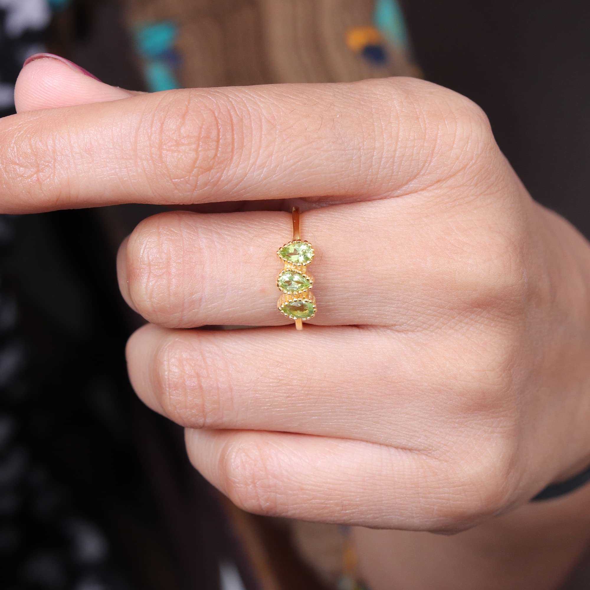 Anello peridoto, anello in argento, anello minimalista, anello peridoto, anello con pietra portafortuna di agosto, anello di promessa, anello fatto a mano in argento, anello per lei