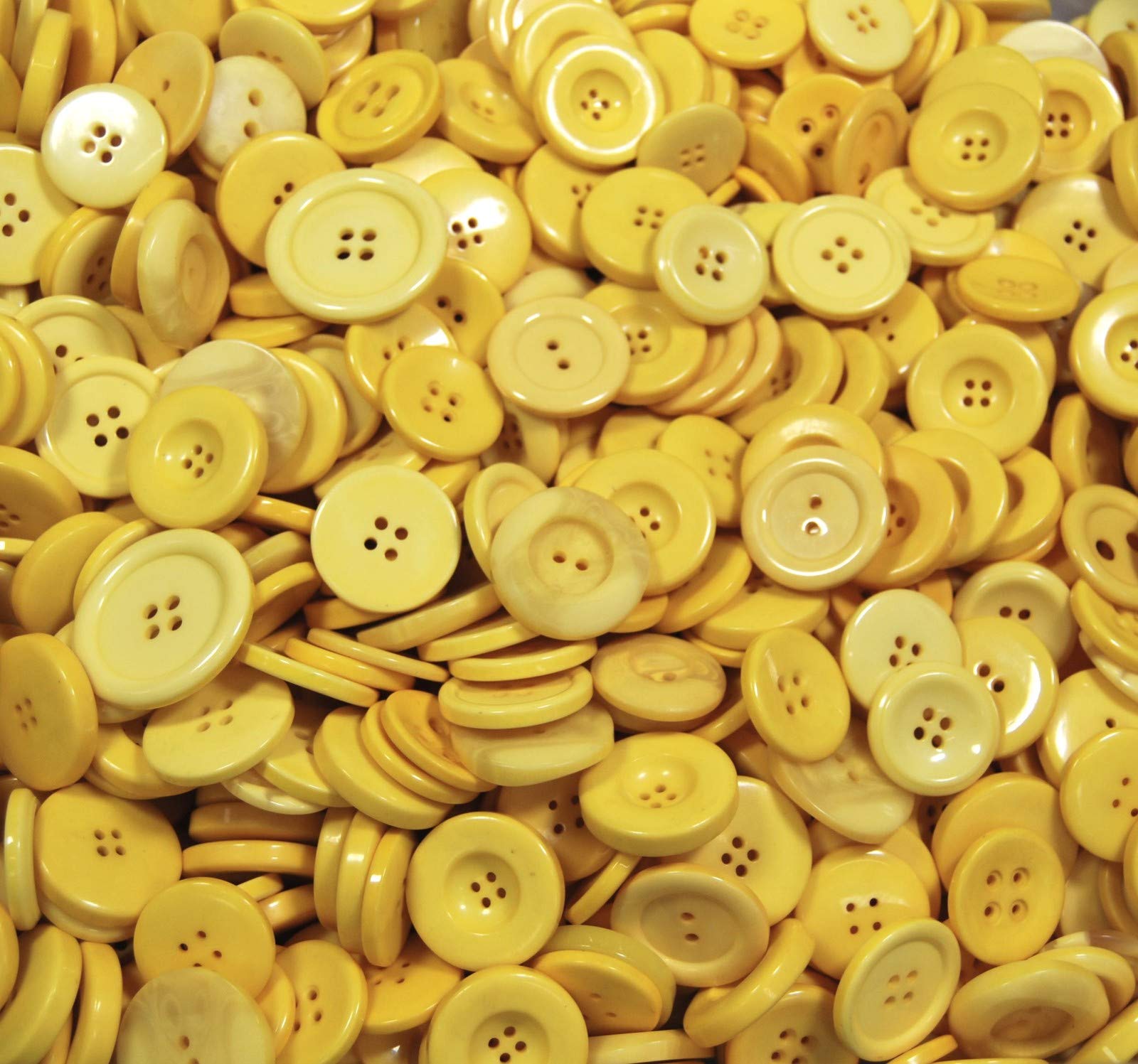 celloexpress Pack of 500g - LARGE YELLOW MIX - Mixed Large Sizes and Colours of Various Large Yellow Buttons for Sewing and Crafting — image 1