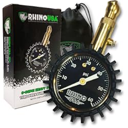 Mejor Hinchador Ruedas Coche Rhino USA Resistente Manómetro Presión Neumáticos (0-4.1 Bar) Certificado AMSI B40.1 – Compresor Aire con Gran Esfera Luminosa – Accesorios Coche – Cabezal con Giro de 360º, Piezas de Latón