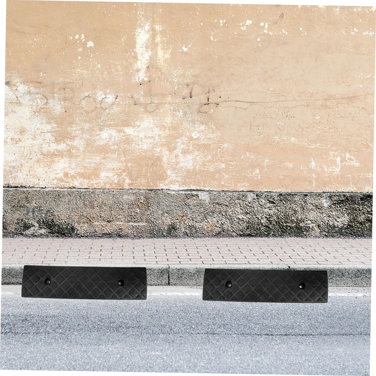 VICASKY 2pcs Rubber Driveway Ramps Skid Resistant Durable Car Ramps for Sidewalk and ATV Use Shock Absorbing Design for Smooth Vehicle Passage Height for Safe Access