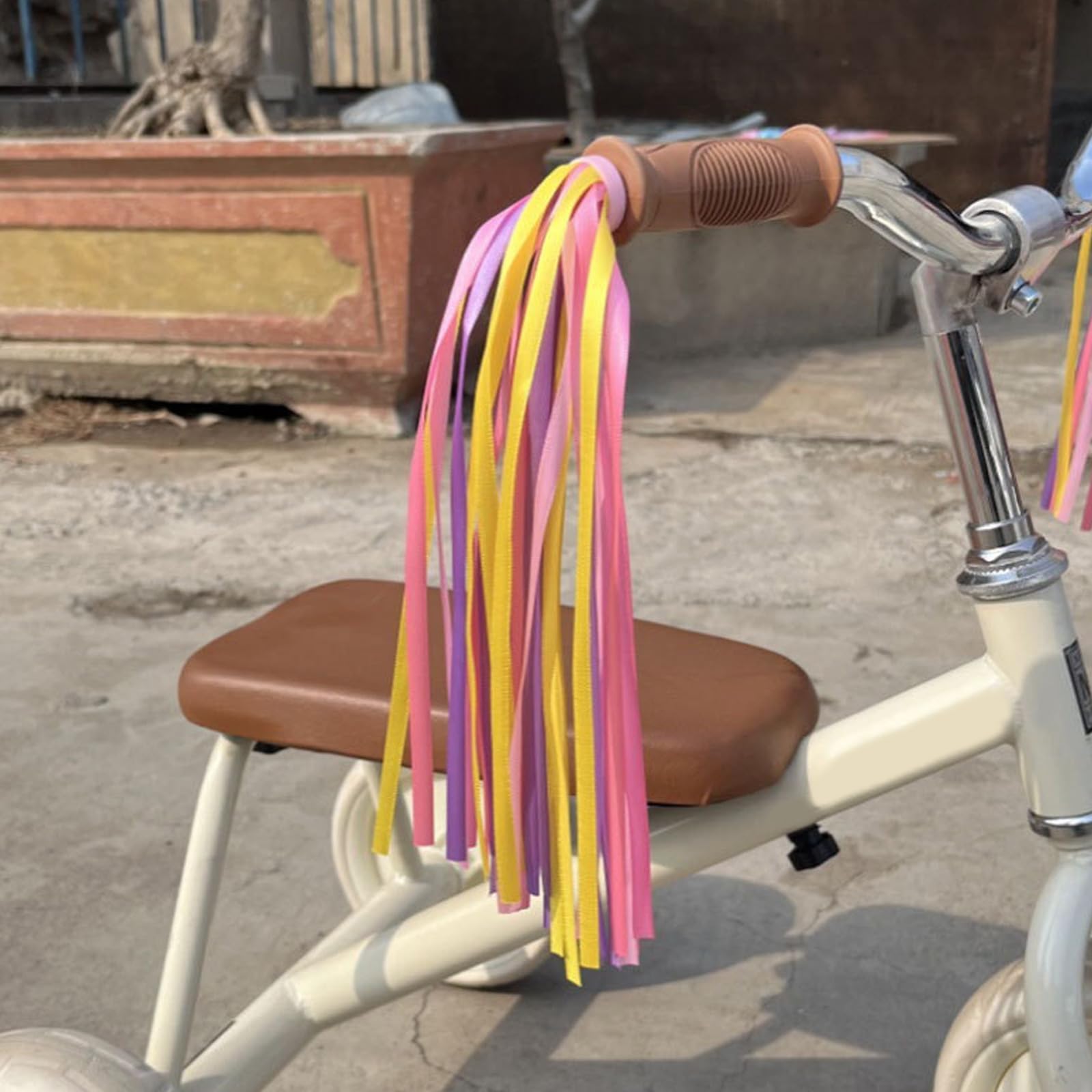 Lot de 2 pompons colorés pour guidon de vélo, scooter, décoration arc-en- ciel Lot de 2 pompons colorés pour guidon de vélo, scooter, décoration arc-en- ciel