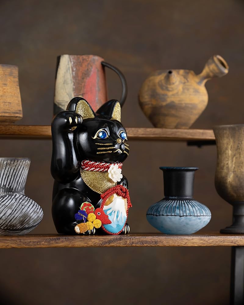 うつわやみたす レア　招き猫 プレート 5.7号前垂れ招猫 黒地盛小紋 九谷焼マルヨネ 陶芸窯和陶房