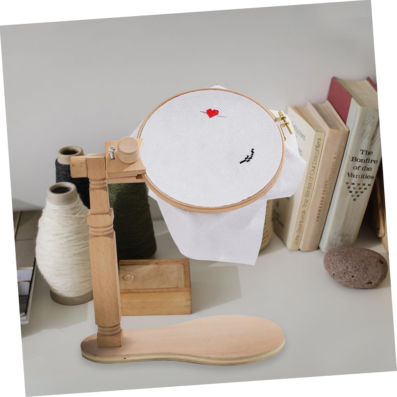 JEWEDECO Wood Embroidery Stand Adjustable Rotating Cross Stitch Frame Embroidery Rack for Beginners Handmade Tool