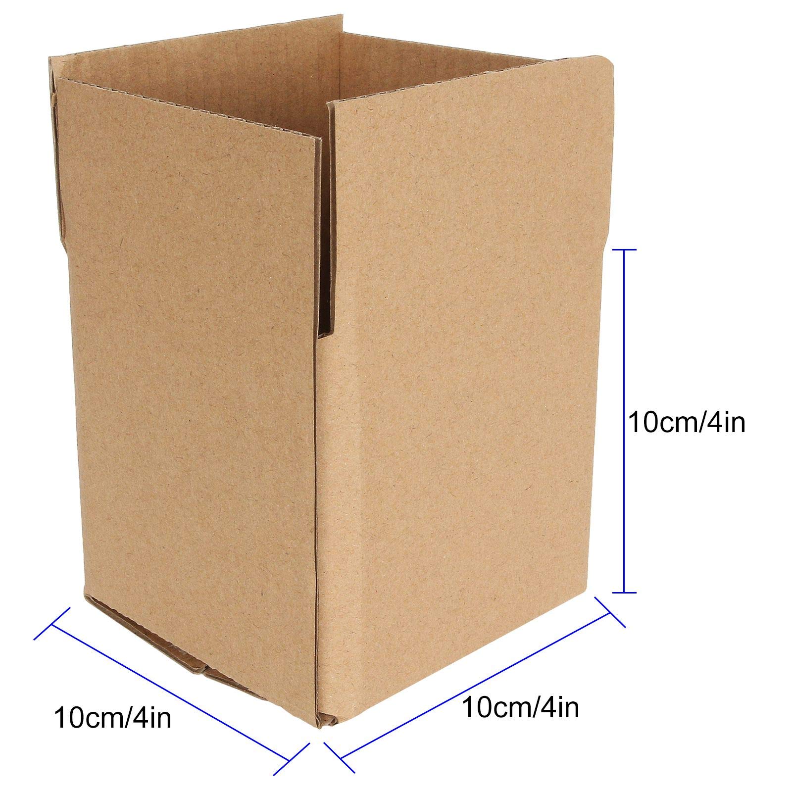Petites boîtes d'expédition en carton ondulé.