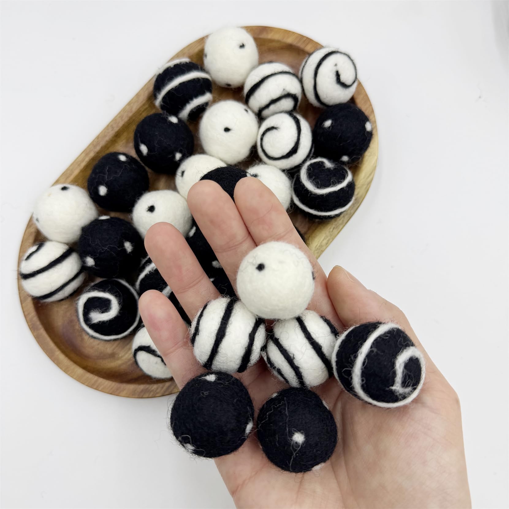 Wool Felt Balls for Crafts 2.5cm 40pc Black White Polka Dots DIY Felt Ball Garland, Black and White, Approx. 2.5Cm - Image 4