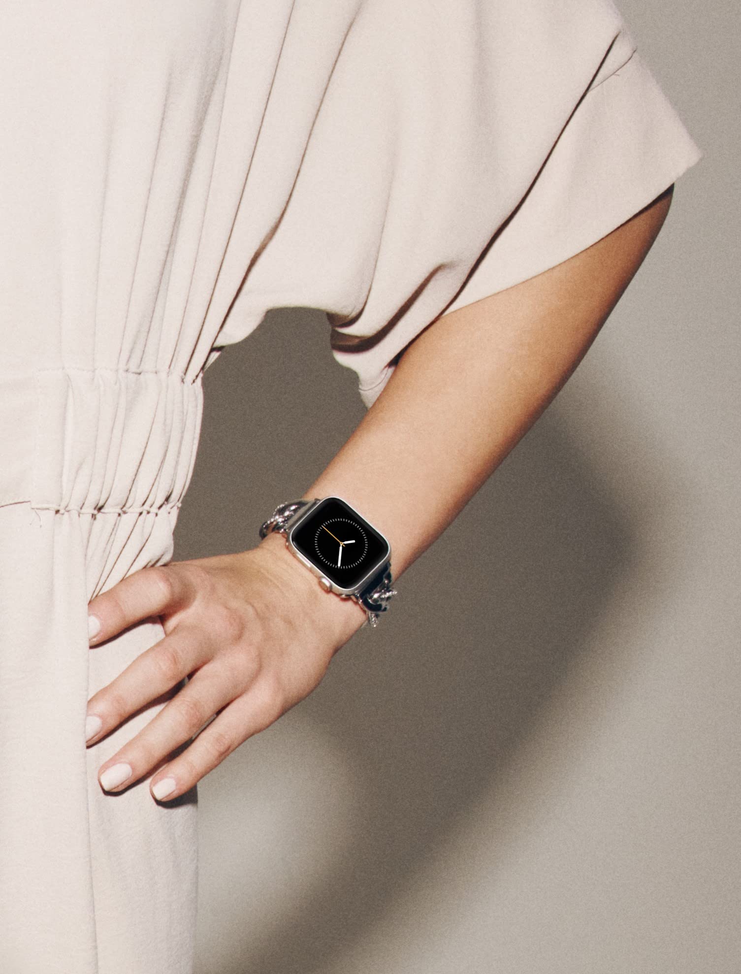 Anne Klein Bracelet tendance pour Apple Watch, sécurisé, réglable, bracelet de rechange pour Apple Watch, s'adapte à la plupart des poignets