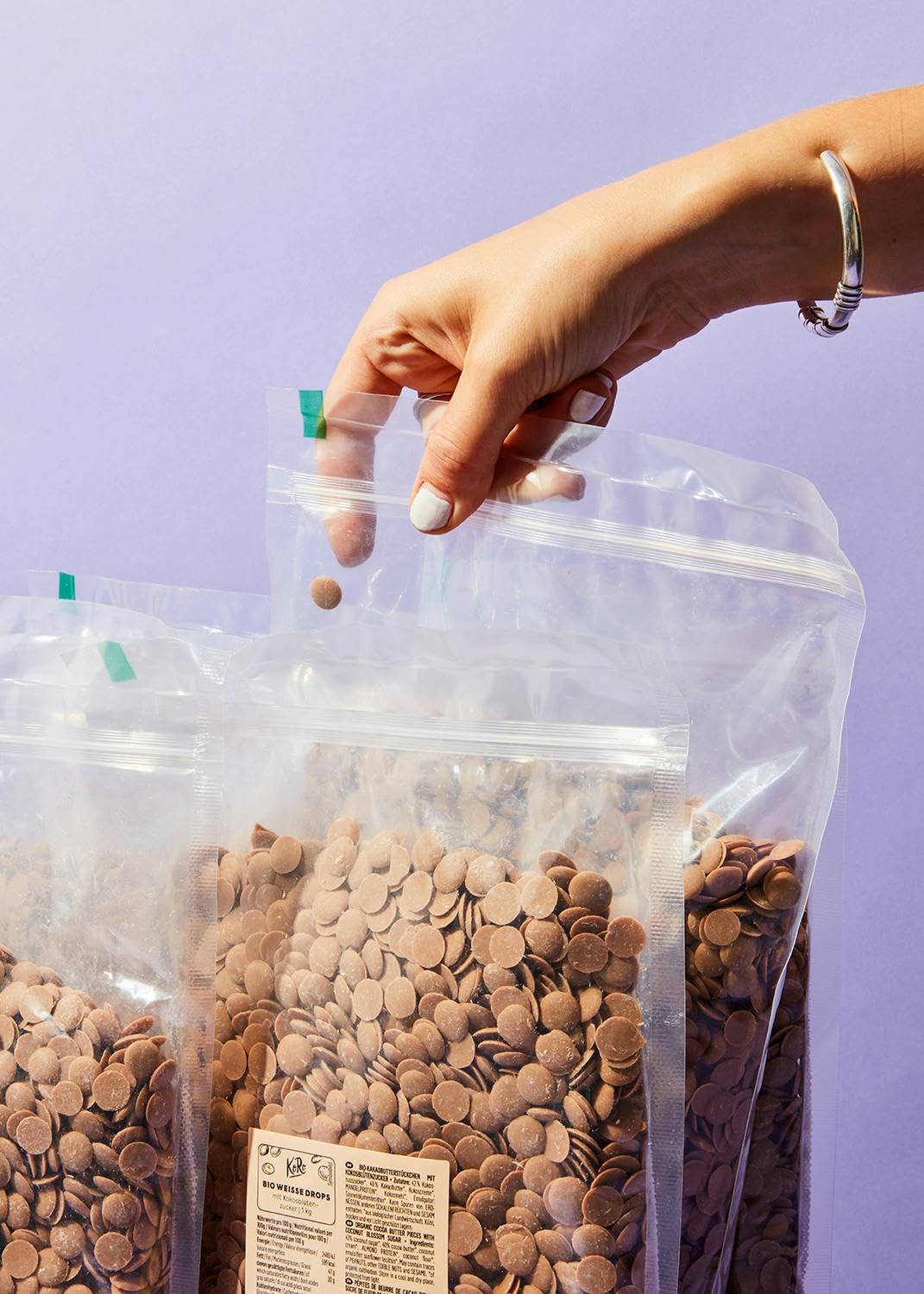 KoRo – Pépites de beurre de cacao bio au sucre de coco 6 x 1 kg – Goût sucré et caramélisé – Vegan – Idéal pour pâtisserie