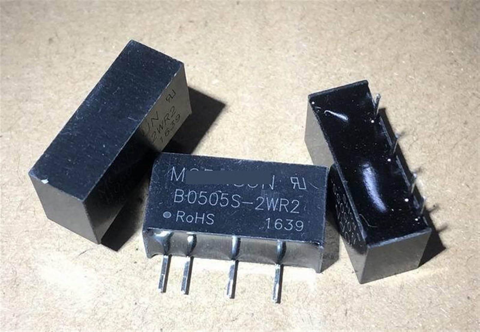 Composant B0505S-2WR2 convertisseur DC-DC isolé 4 broches pour carte électronique