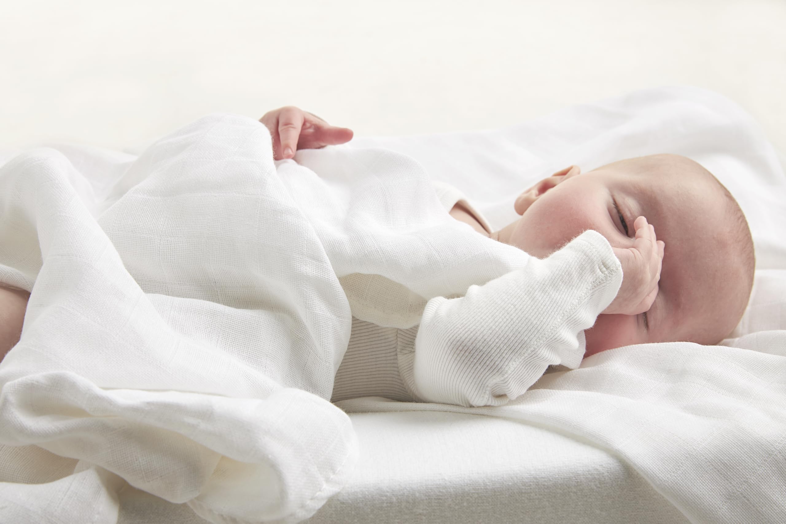 Meyco Baby Uni, 6 sztuk (muślinowe ściereczki, muślinowe ściereczki wykonane w 100% z bawełny, chłonne i szybkoschnące, wielofunkcyjne akcesoria dla niemowląt), białe