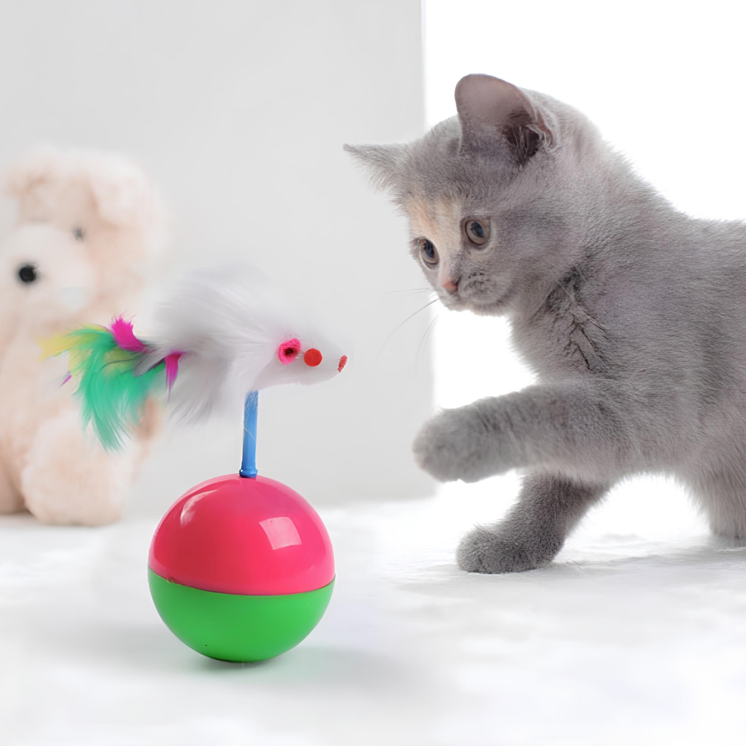 Tüylü fareli, devrilmeyen plastik PP kedi oyun topu