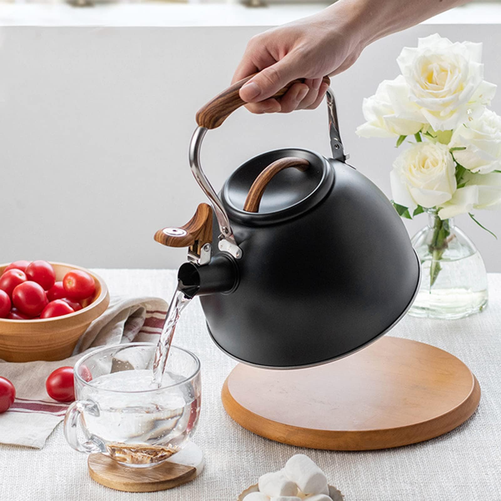 Teekessel aus Edelstahl mit Holzgriff, Pfeifkessel Induktion 3 l, Retro Teekanne, Wasserkocher für Elektroherde, Gasherde und Keramik (schwarz)