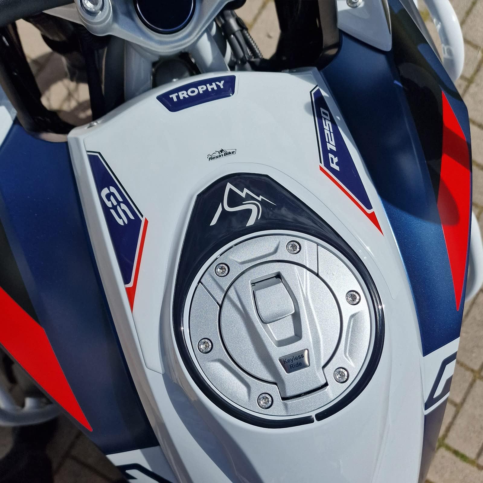 Resin Bike Adesivo Moto Compatibile con BMW R 1250 GS Trophy 2021-2024. Protezione Moto Protezione Serbatoio da Urti e Graffi. Adesivo 3D Resinato GS 1250 Trophy