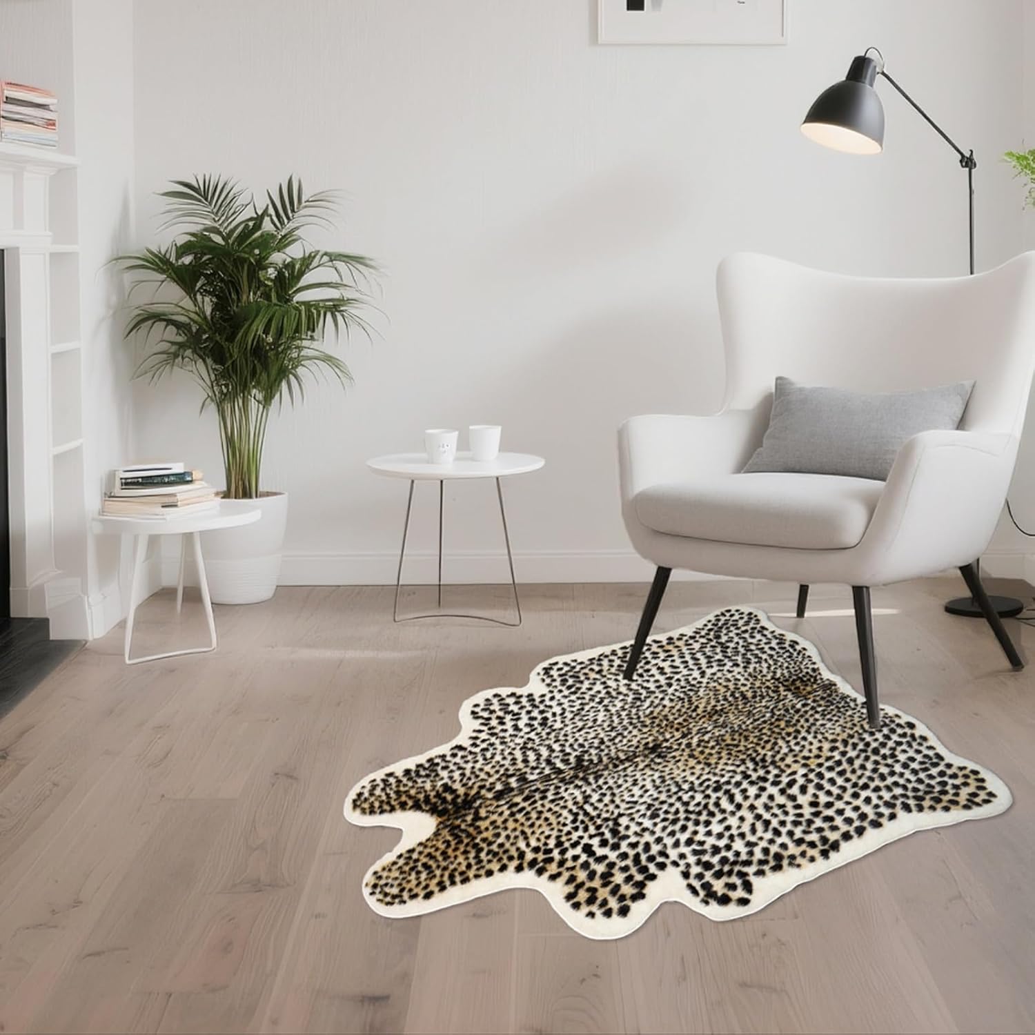 Fluffy Leopard Rug, Premium Cheetah Print Rugs, Soft Faux Fur Animal Carpet for Kids Room Bedroom, Living Room, Shaggy Teen Room Home Decor (Cheetah Print 39.4 X 36 in)