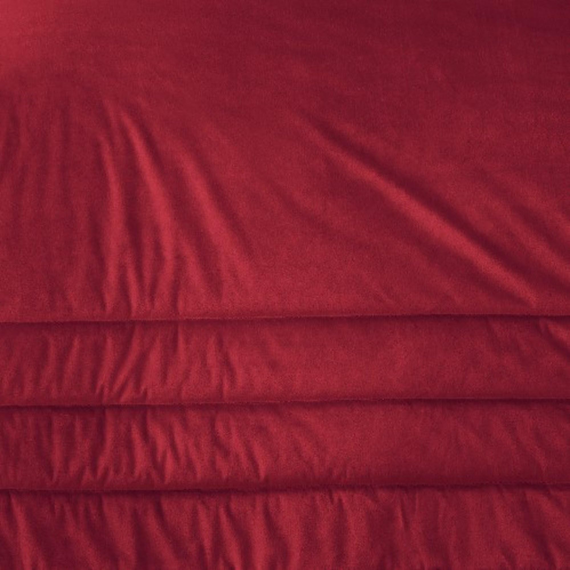 Laurence Llewelyn-Bowen - Weinrote Samt-Tagesdecke, 220 cm x 150 cm (L x B), Gesteppte Luxus-Tagesdecke in Rotweinrot, superweiche Samt-Überwurfdecke, Samt-Steppdecke, rote Bettwäsche