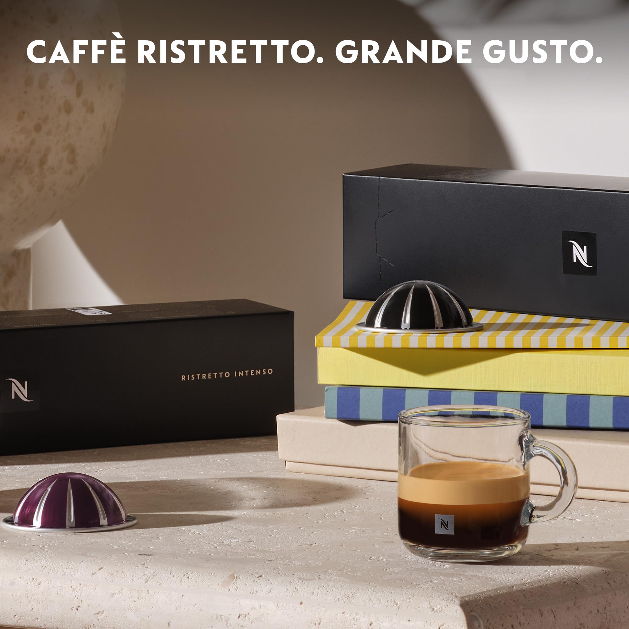 De'Longhi Nespresso Vertuo Pop ENV90.B, Macchina Caffè a Capsule con Tecnologia Centrifusion, 4 Formati in Tazza, INCLUSE 60 CAPSULE, 1260W, Liquorice Nero