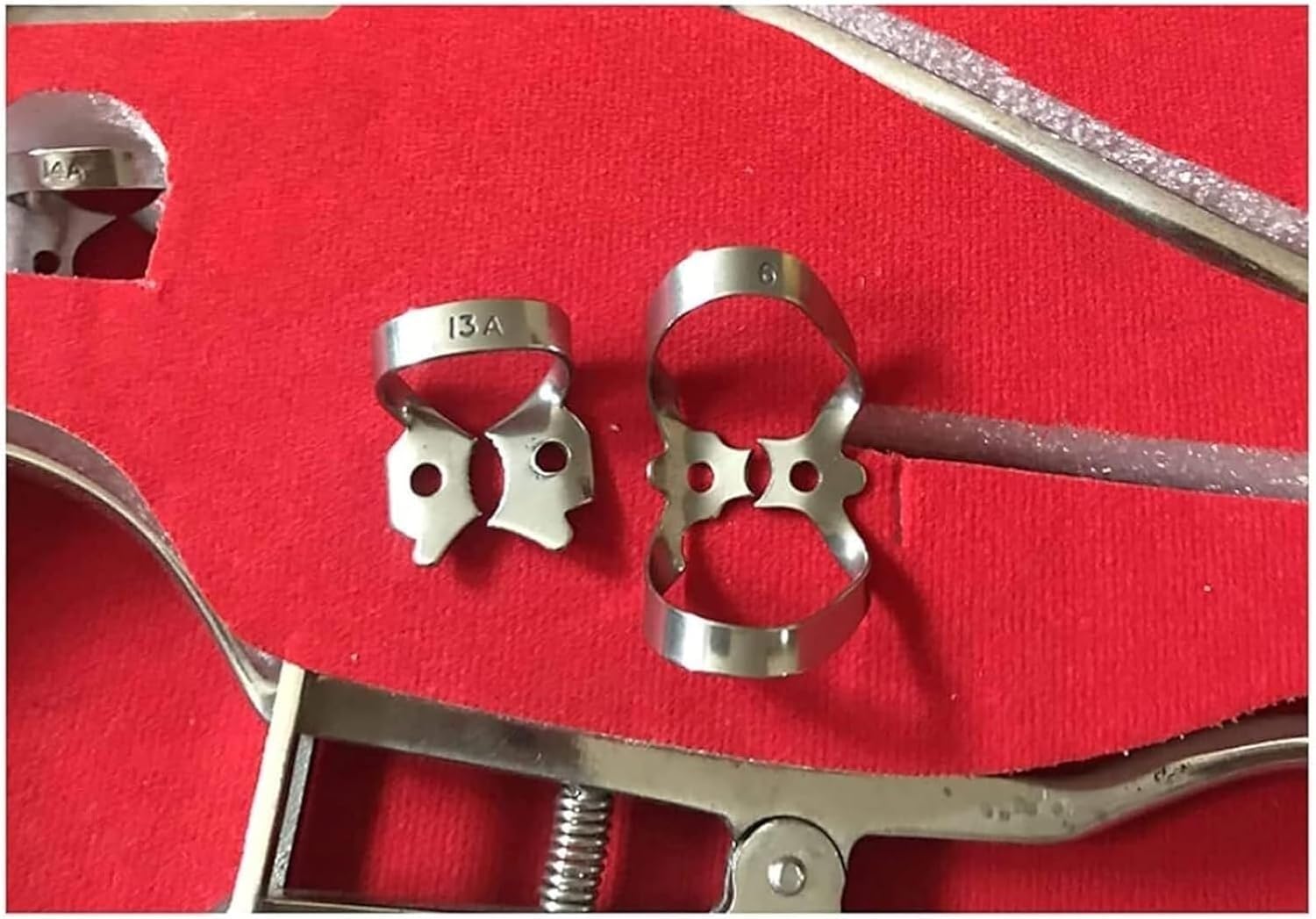 Zestaw Gumowych Koferdamów Do Endodoncji Stomatologicznej, Zestaw Gumowych Koferdamów Z Zaciskami Ramowymi I Narzędziami, Ramki Płyt Pozycjonujących 28 Modeli Z