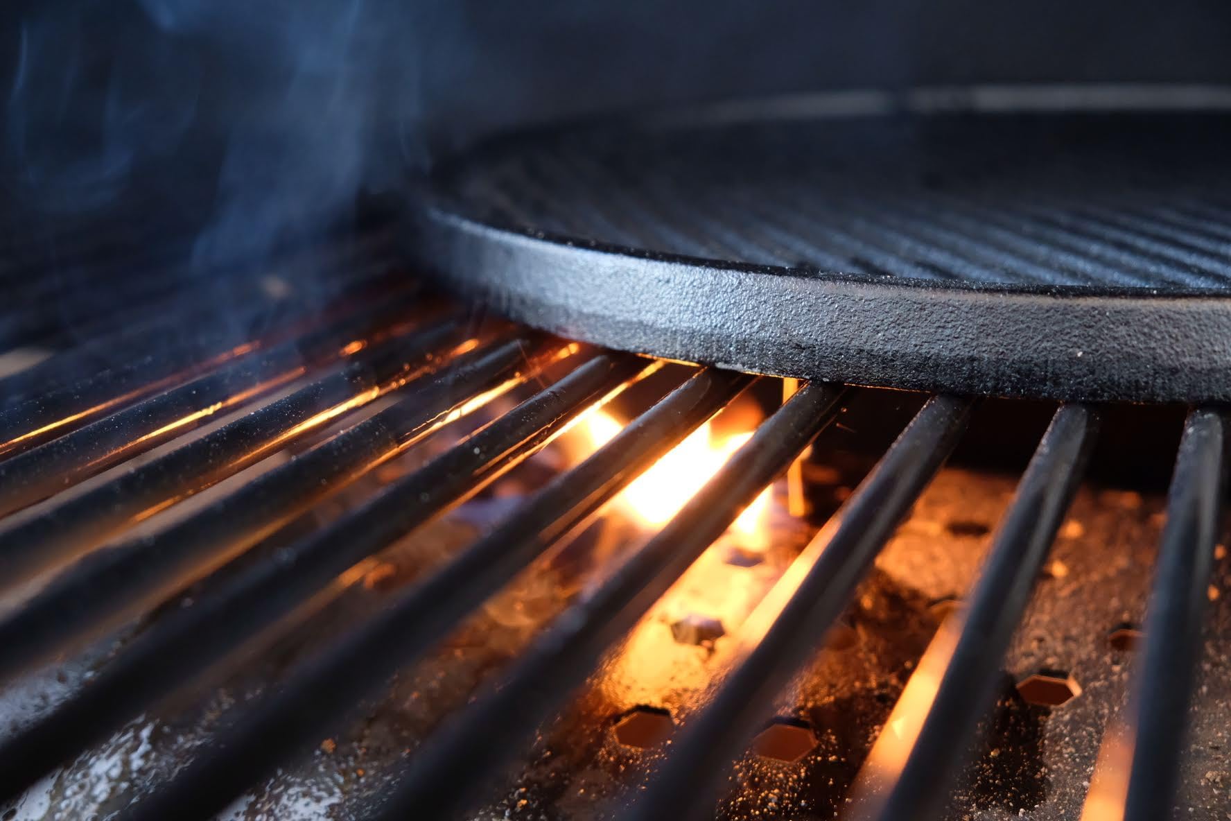 GEDA Grill Gusseisen Grillplatte, Wendeplatte rund 32,5 cm, Doppelseitig verwenbar, Plancha, Univesal